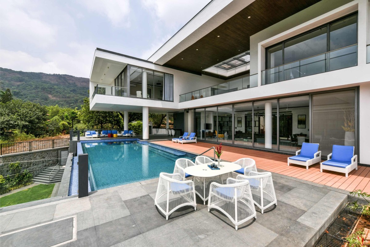 Pool and Deck area of Infinity House by GA Design