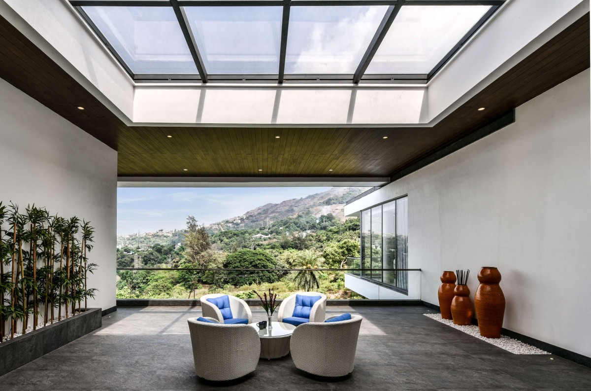 Seating area at balcony of Infinity House by GA Design