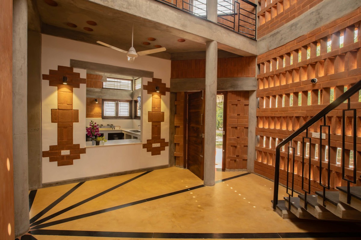 Entrance foyer of Aadhi Residence by RP Architects