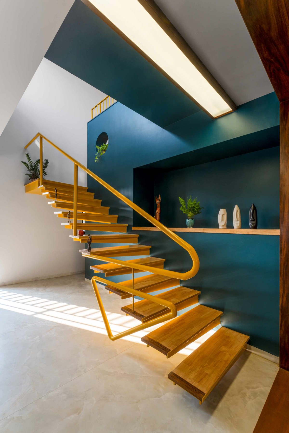 Staircase of House of Parallel Walls by Aakar Group of Consultancy