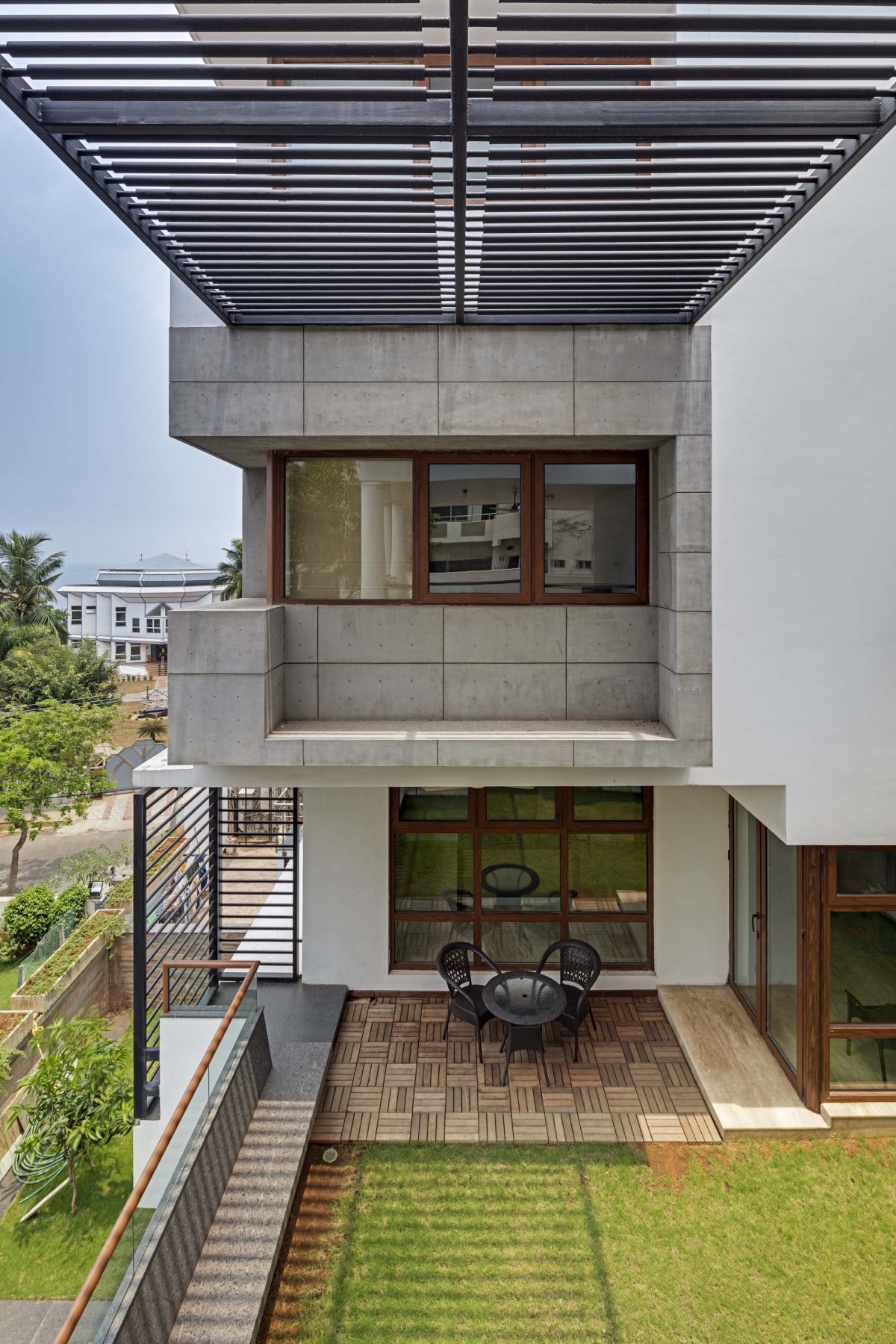 Eastern Court of HKS House by SDeG