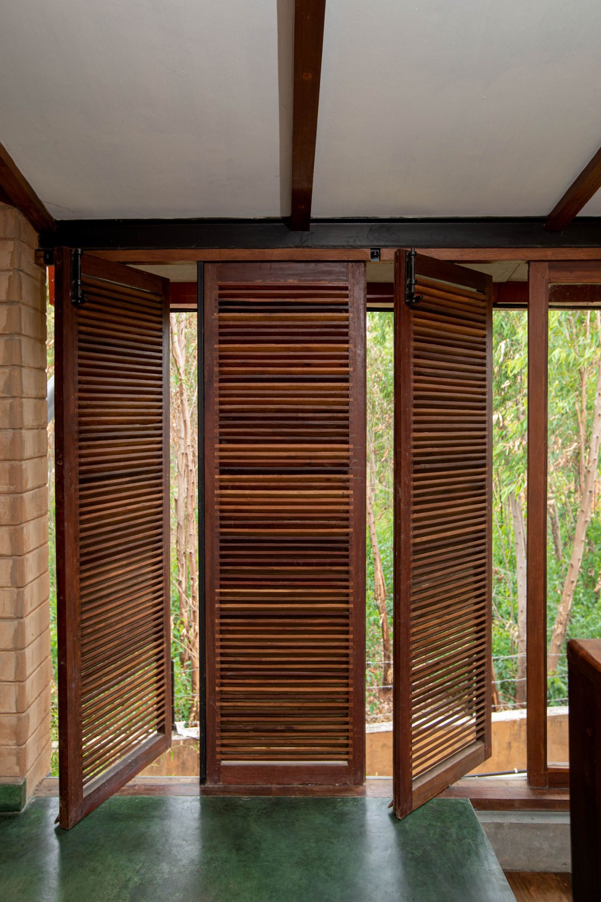 Detailed shot of windows of Yash Farms by Masons Ink Studio