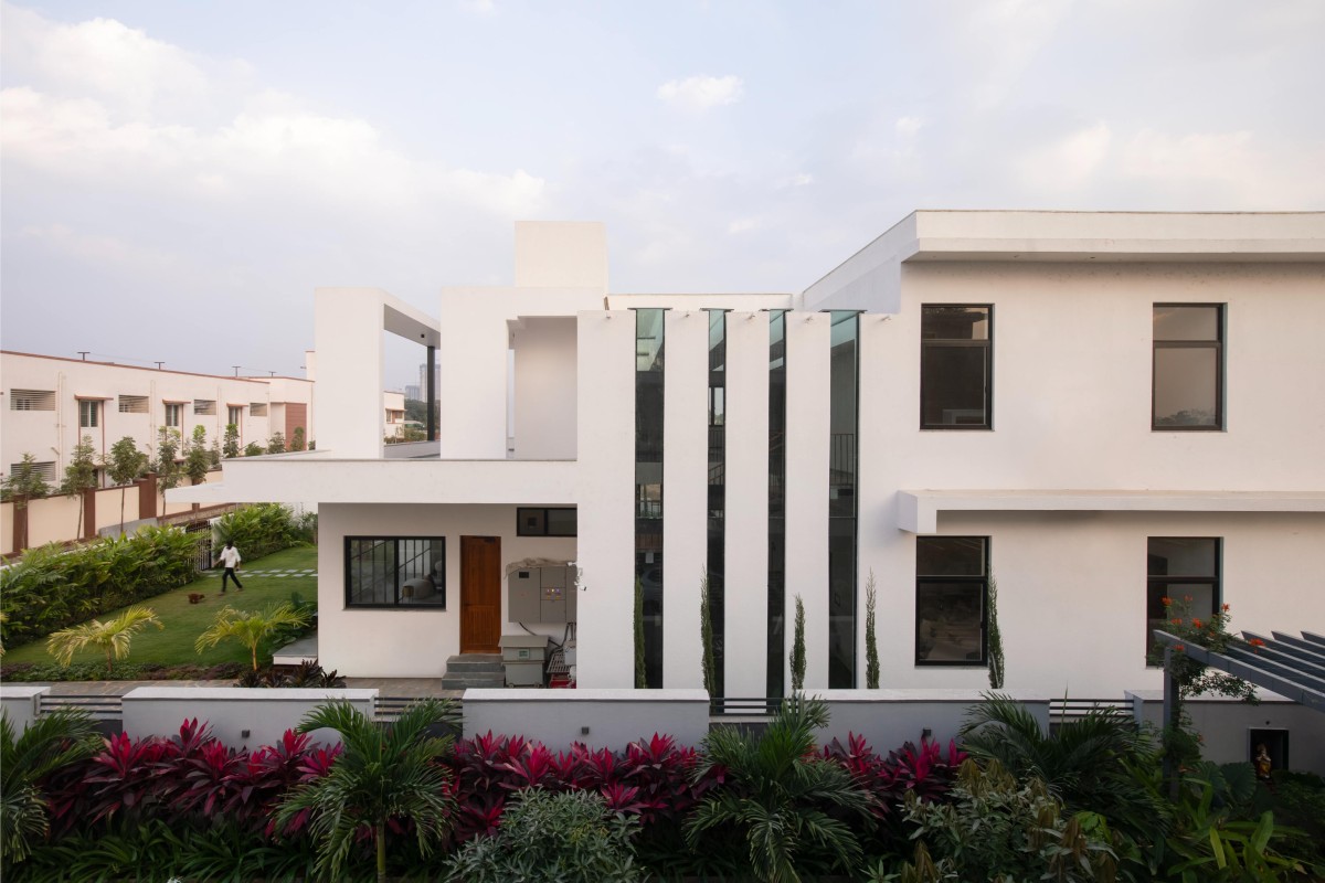 Exterior view of The House of Frames by KalaaZodh Architecture