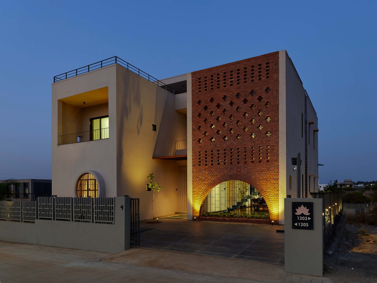 Dusk light South-West Side View of Within Cuboids by Alok Kothari Architects