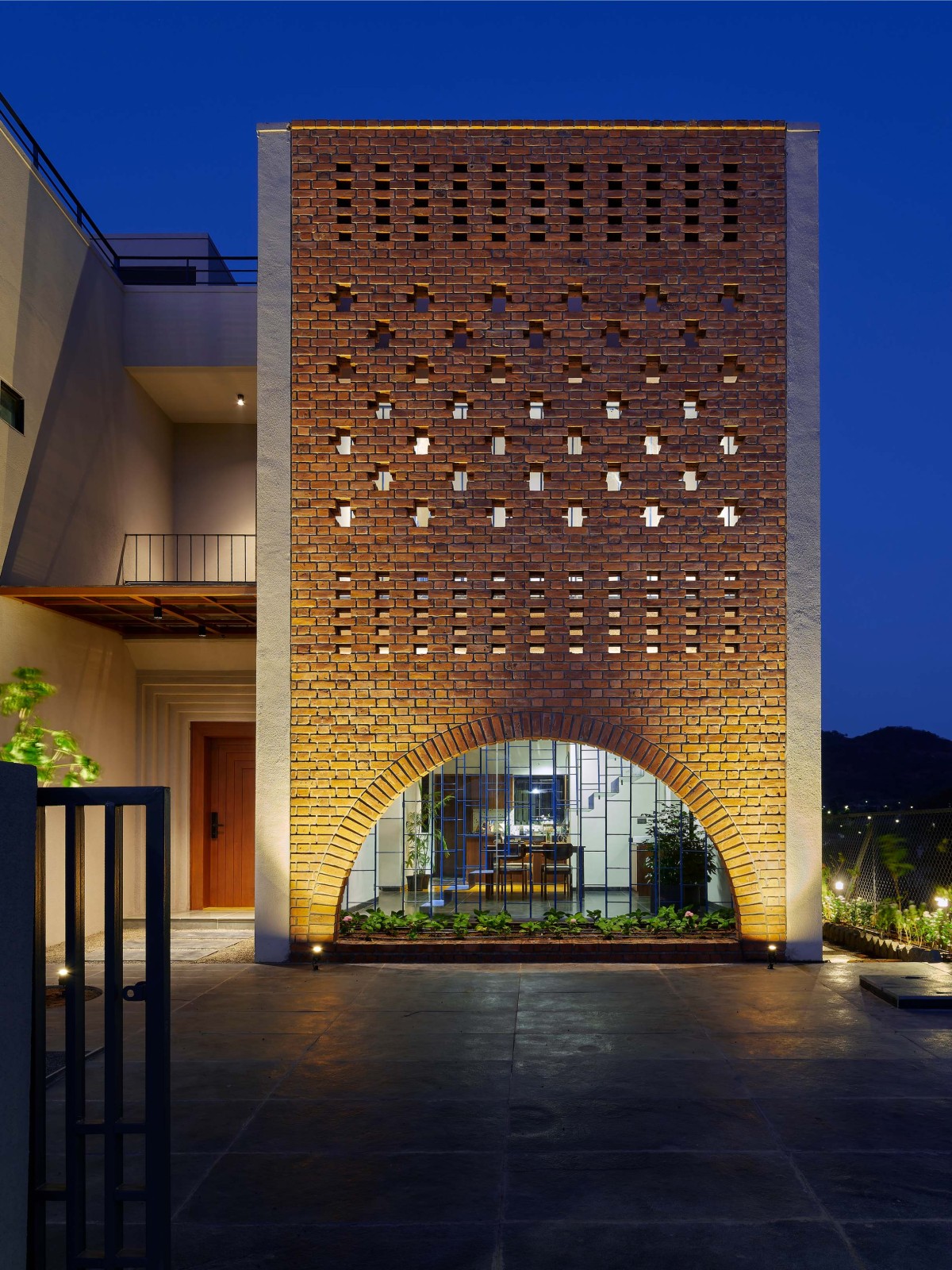 Perforated Brick Wall of Within Cuboids by Alok Kothari Architects