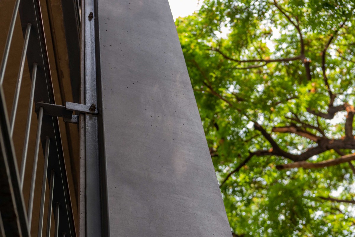 Fixing detail of UHPC panel fins of Slate house by Funktion design