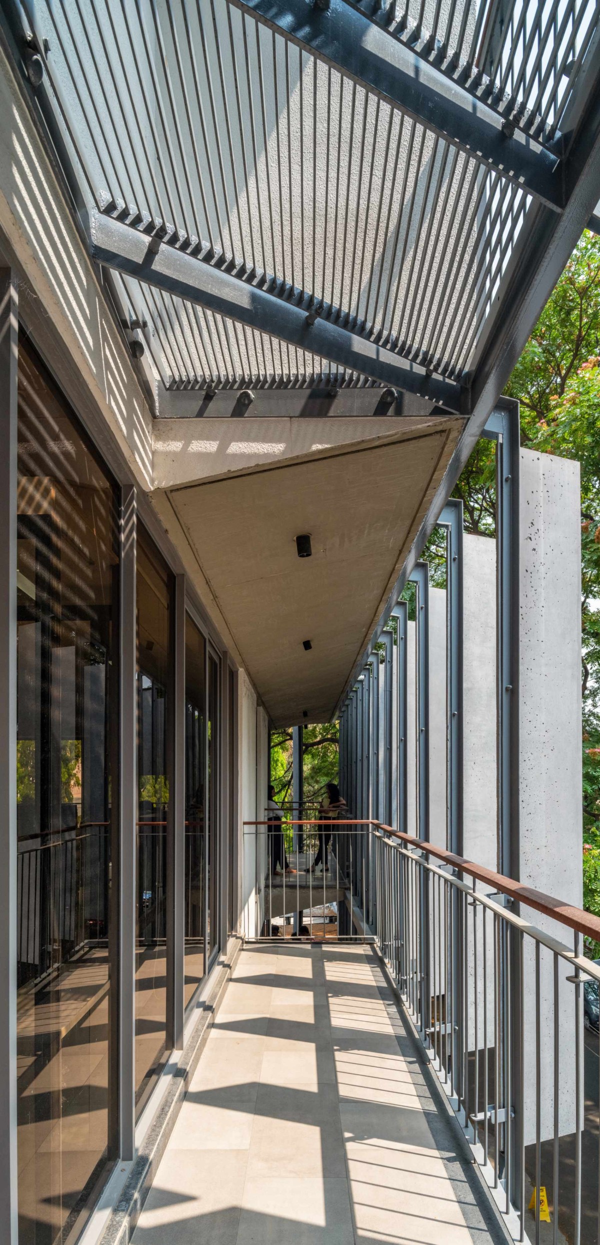 View of the fabricated balcony of Slate house by Funktion design