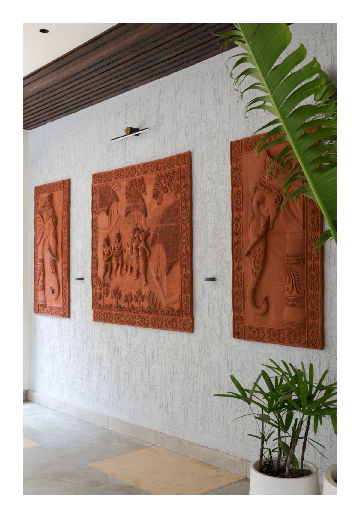 Detailed shot of entry wall of #15 Anantaya by Alaukik Architects