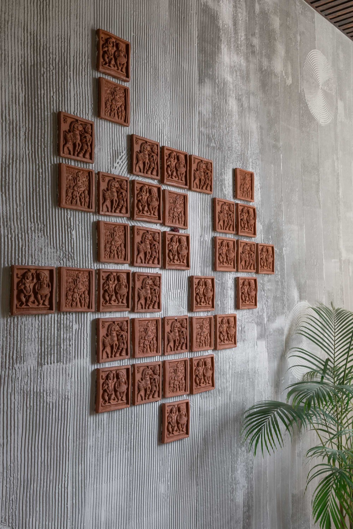 Detailed shot of entry wall of #15 Anantaya by Alaukik Architects