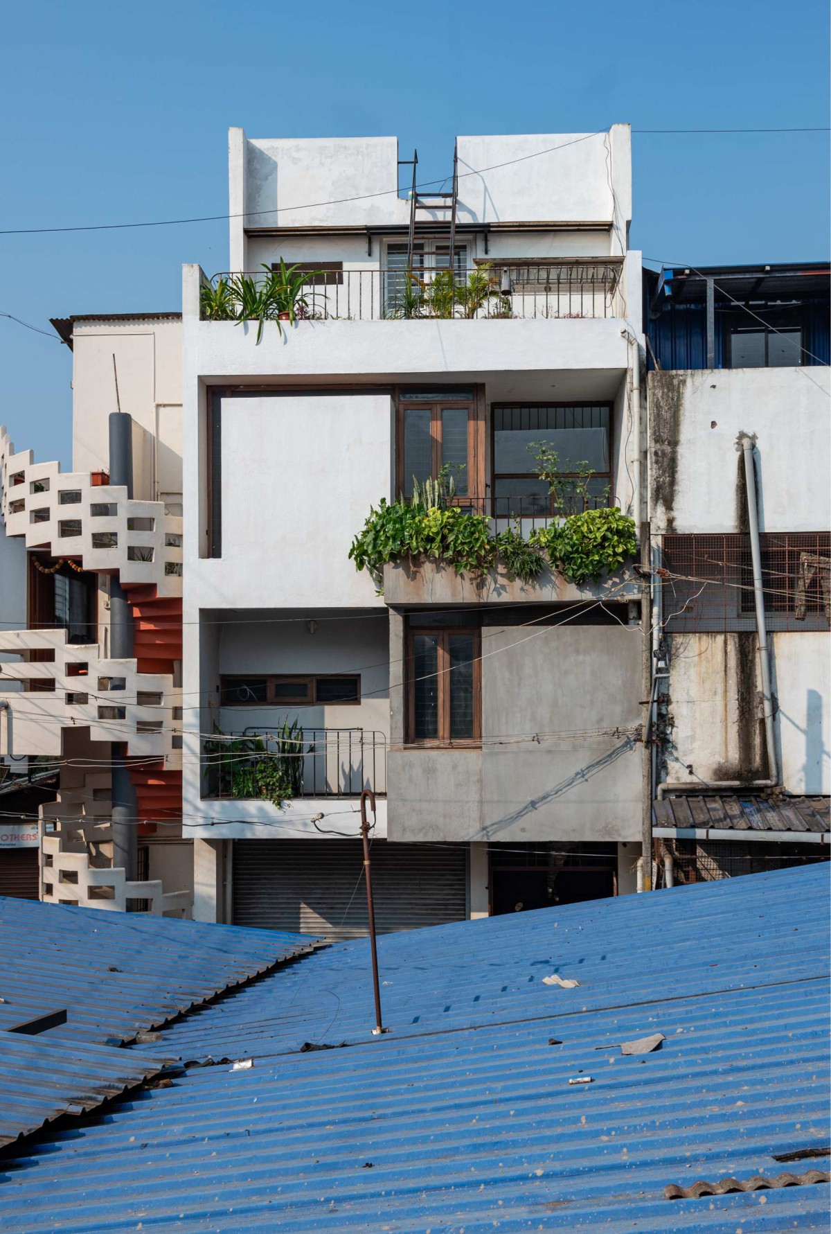 Exterior view of Compact House by Rahul Pudale Design