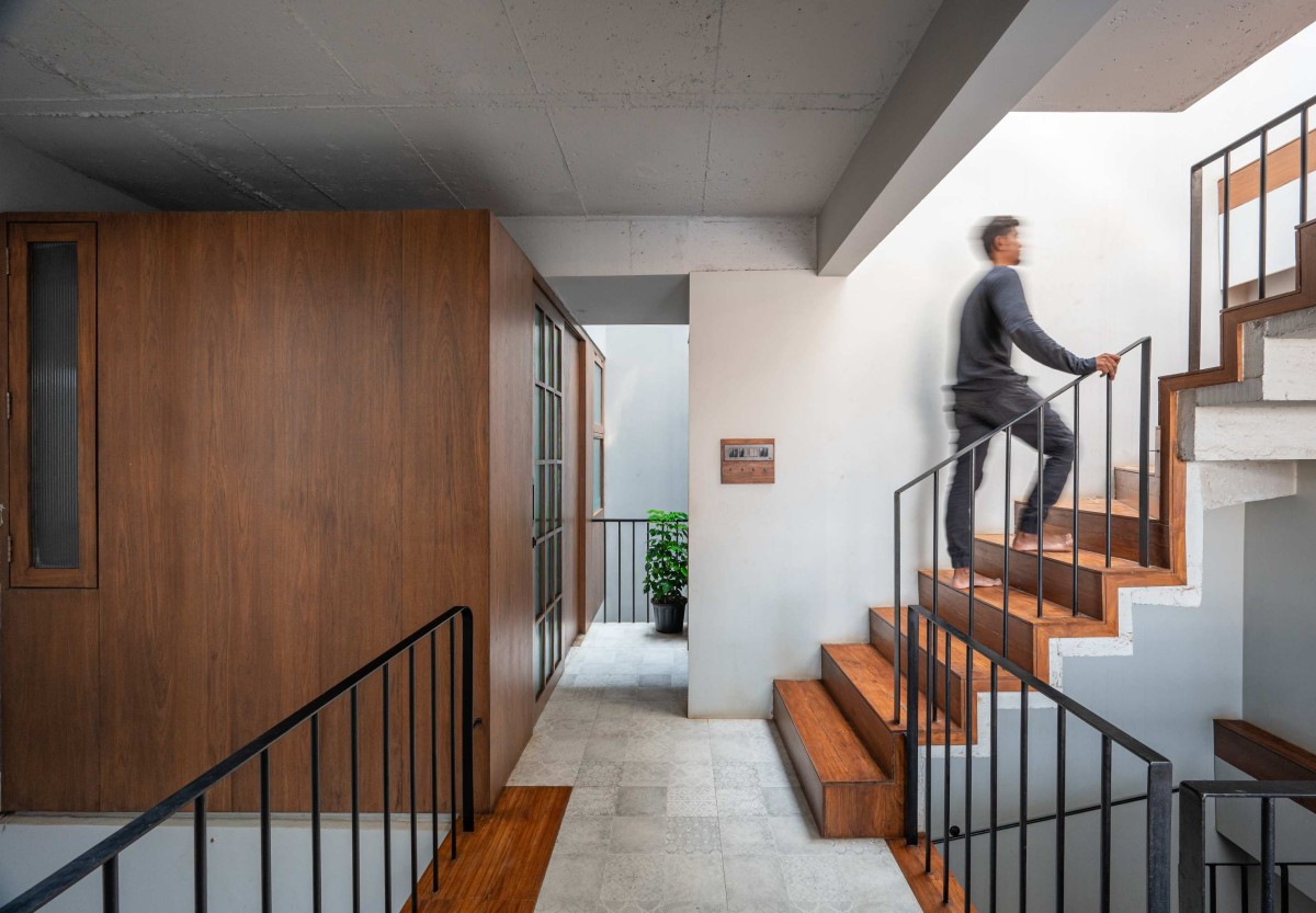 Passage to staircase of Compact House by Rahul Pudale Design