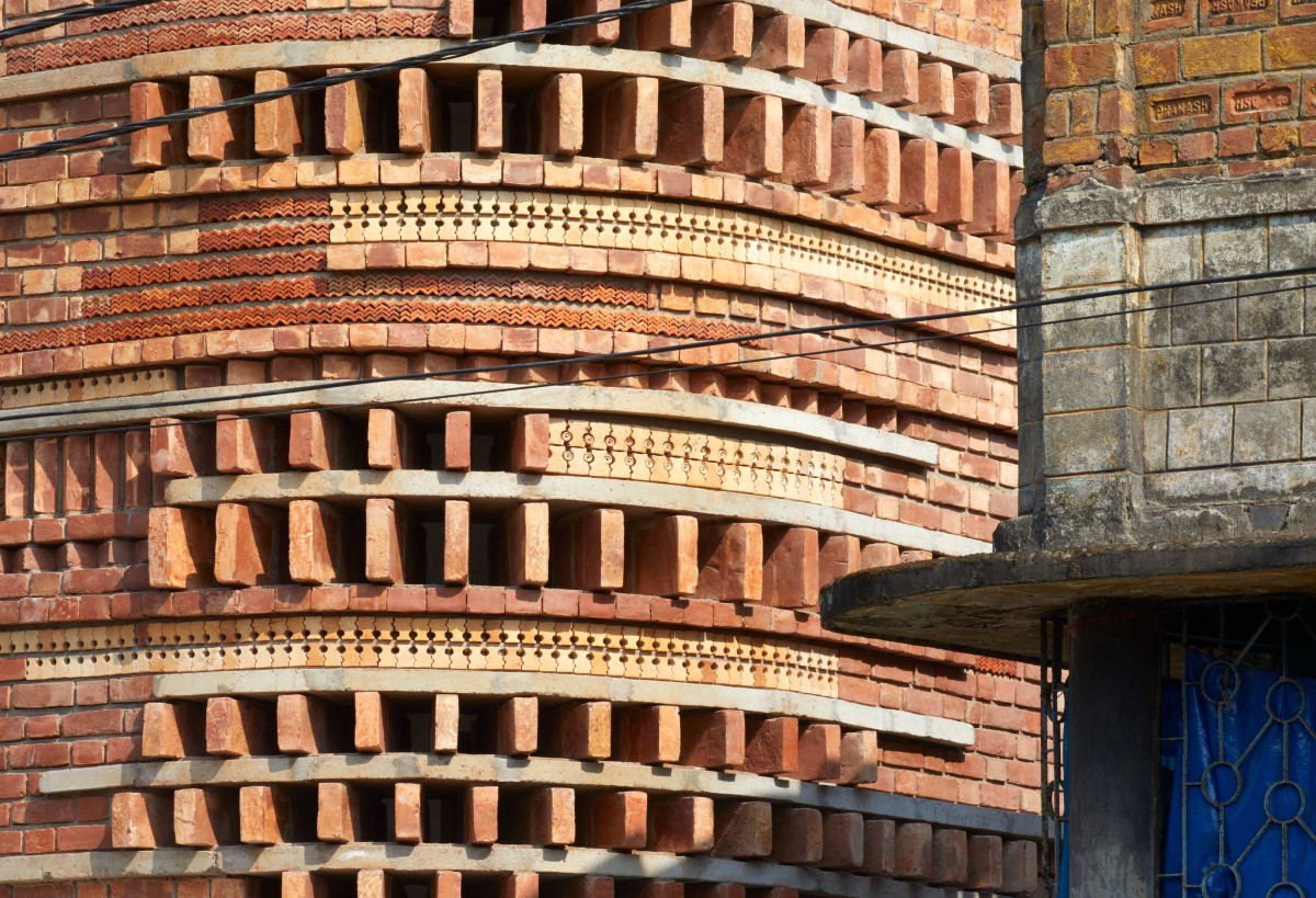 Detailed shot of exterior wall of Gallery House by Abin Design Studio