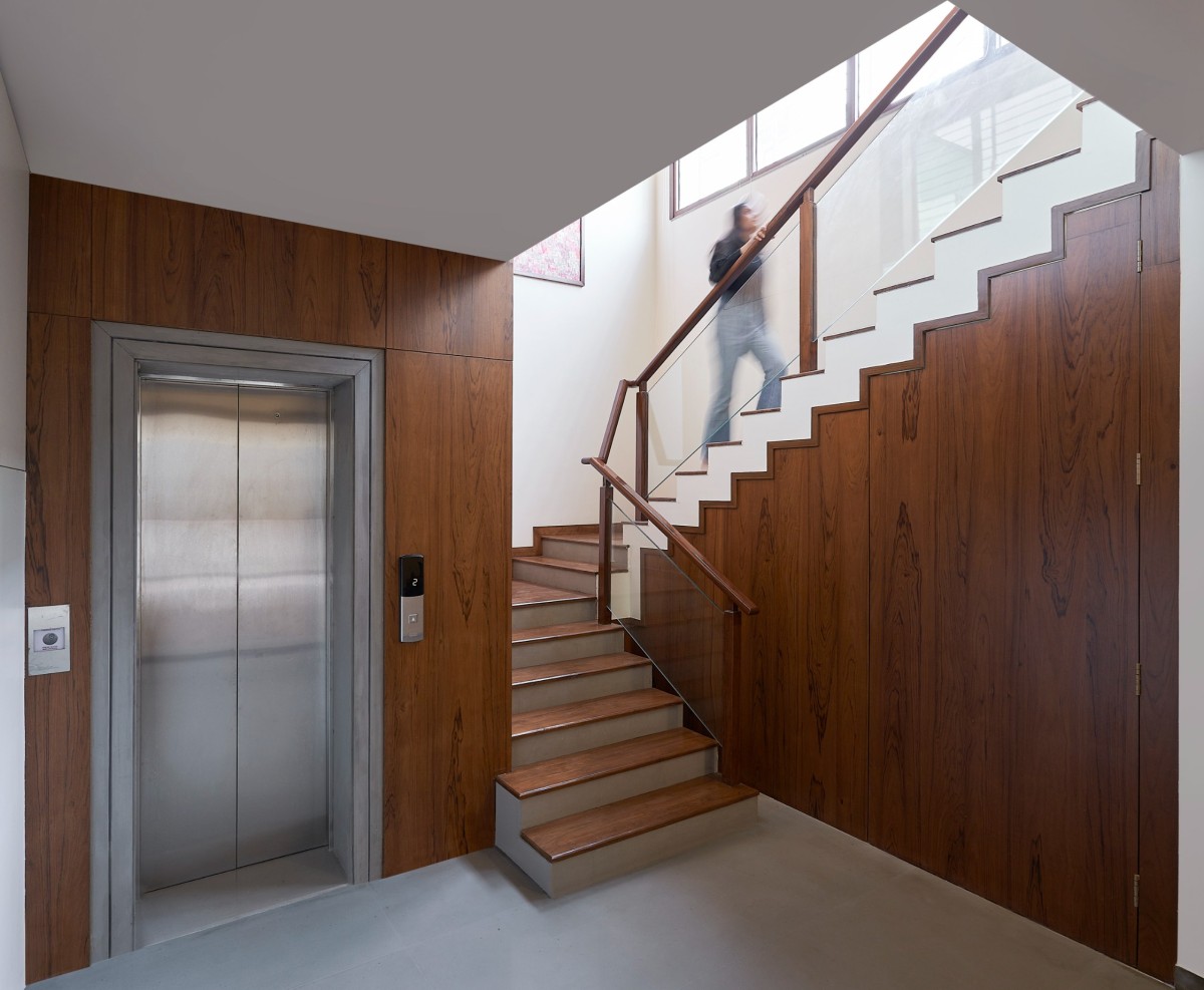 Lift lobby and Staircase of Ganga 151 by Studio Habitect