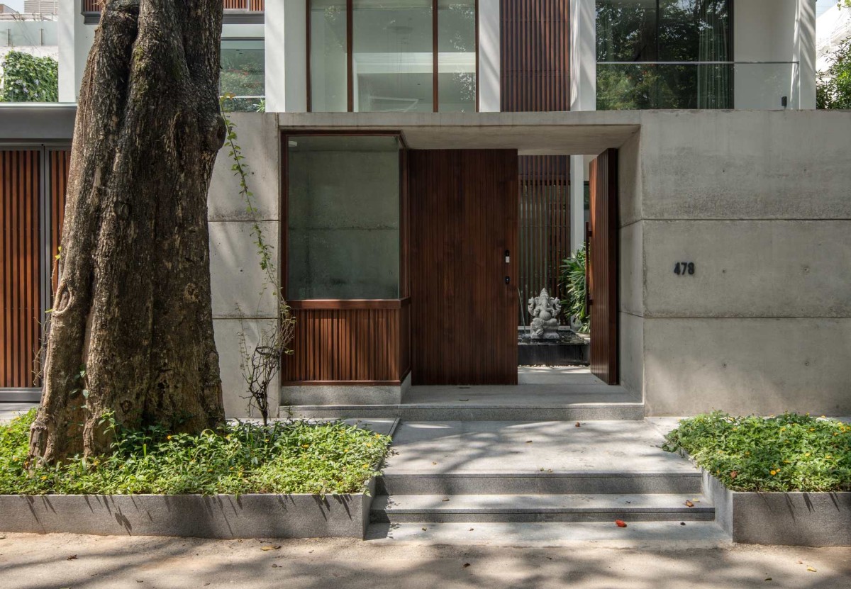 Entrance of K2 House by Studio Detail