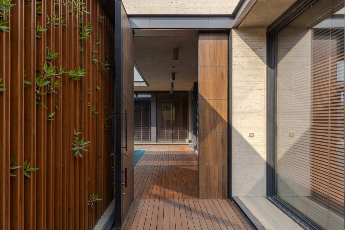 Entrance porch of The Annexe at Anand by INI Design Studio