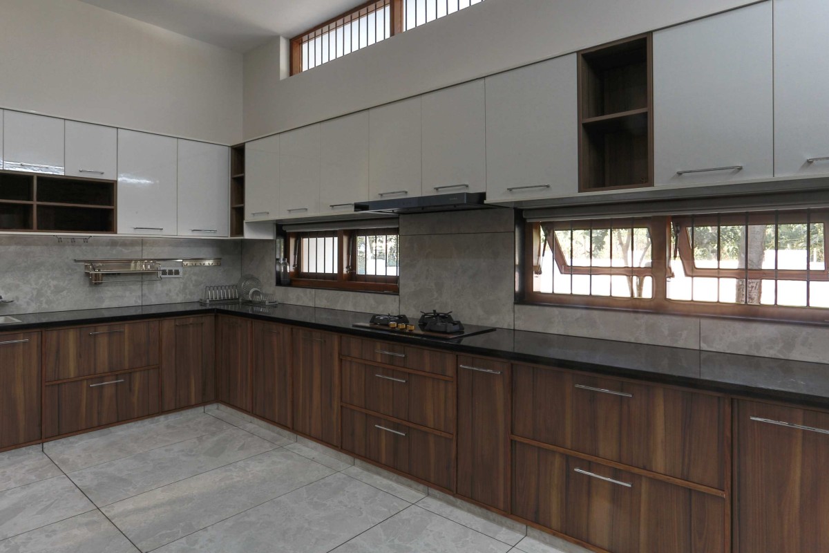 Kitchen of House of Volumes by PRAJC Design Consultants LLP