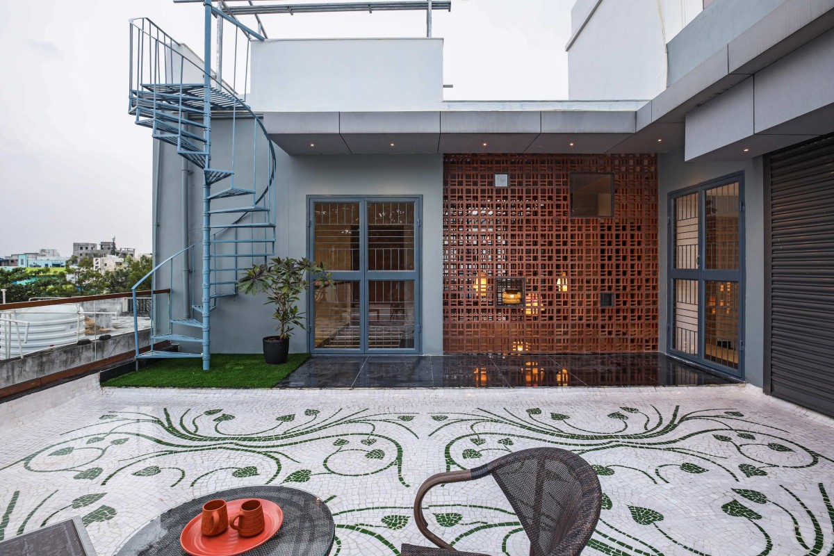 Terrace of Krishna-Kunj by Saga Architects