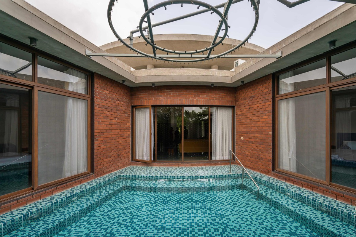 Swimming pool of The Ring House by Studio prAcademics