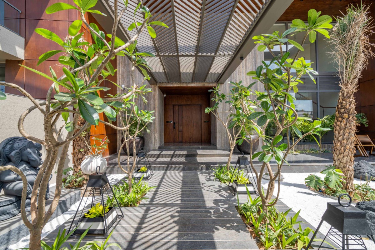 Entrance of Sanctum Villa by VPA Architects