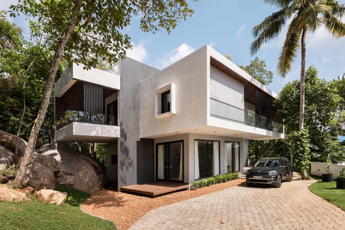 Exterior view of House on the Rocks by Studio TAB