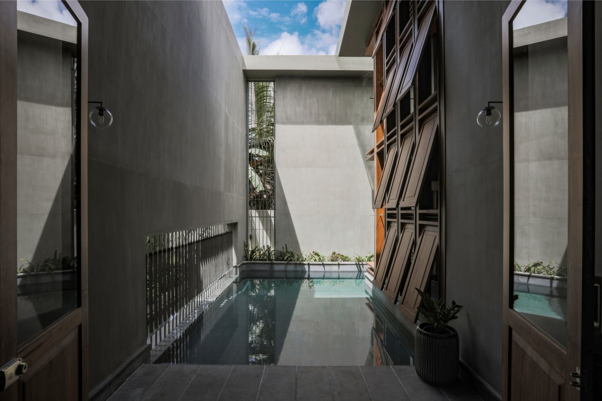 Waterbody of Alankar Residence by Roy Antony Architects