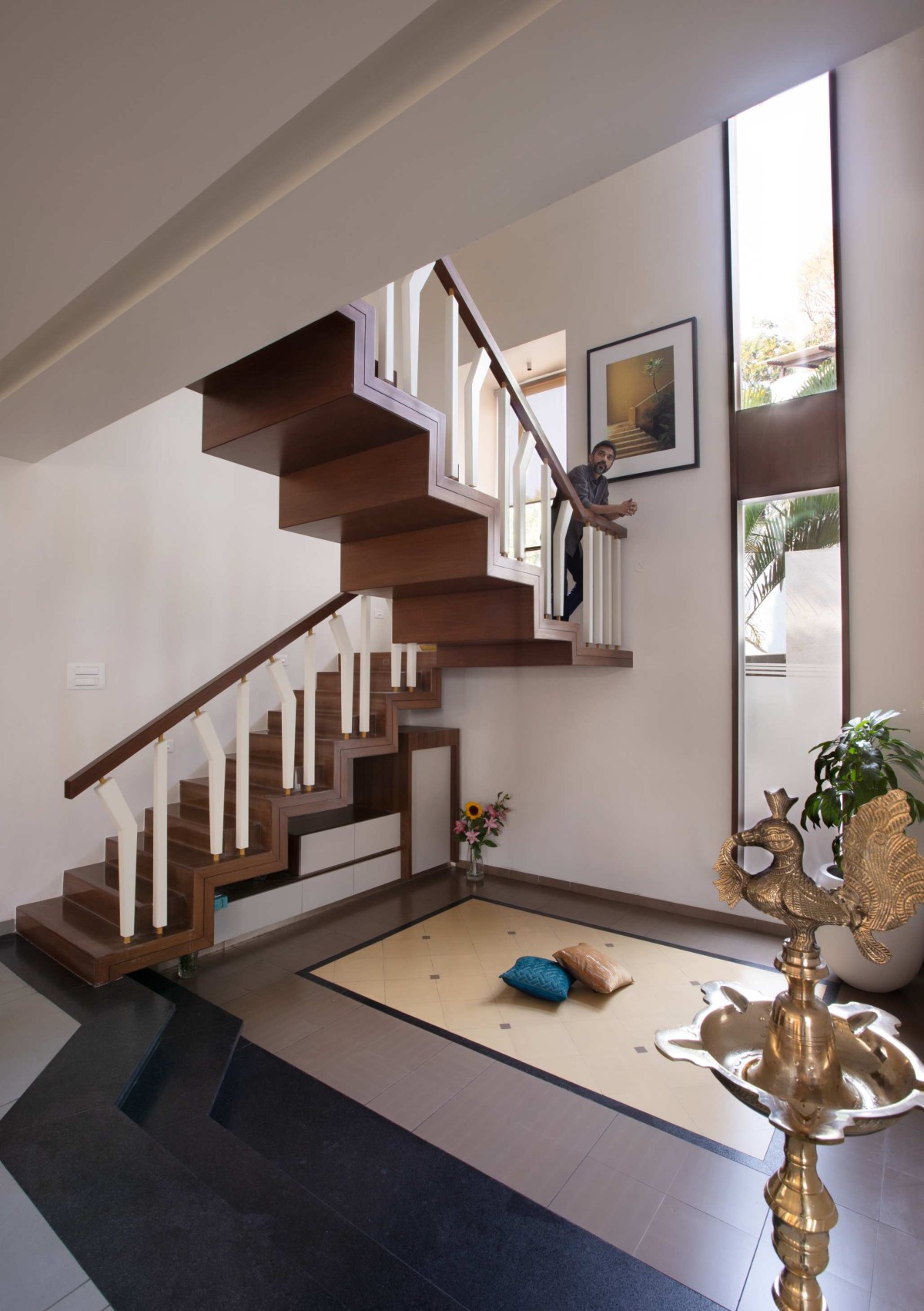 Staircase and Court of Godbole Residence by Chaware & Associates