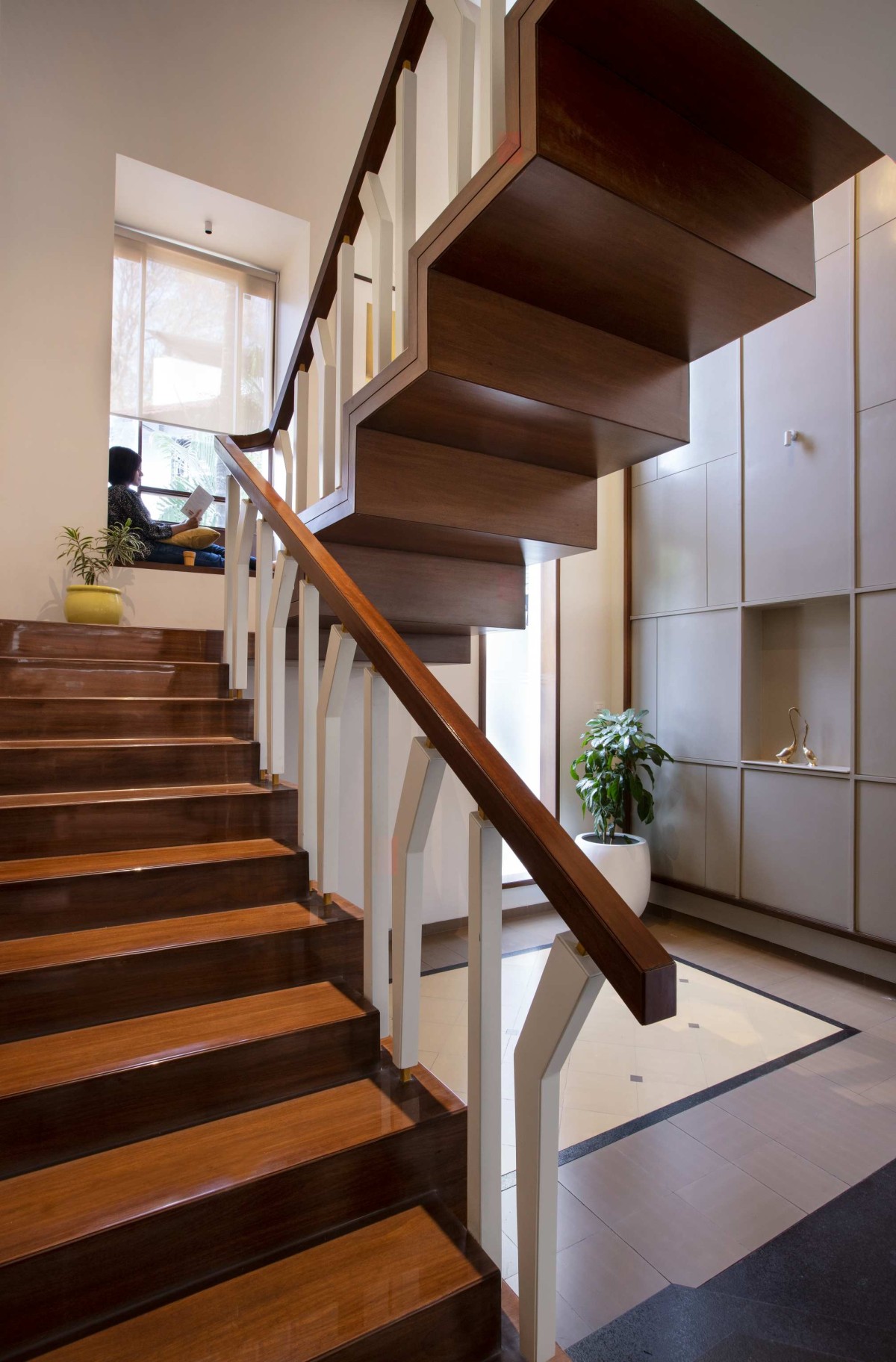 Staircase of Godbole Residence by Chaware & Associates