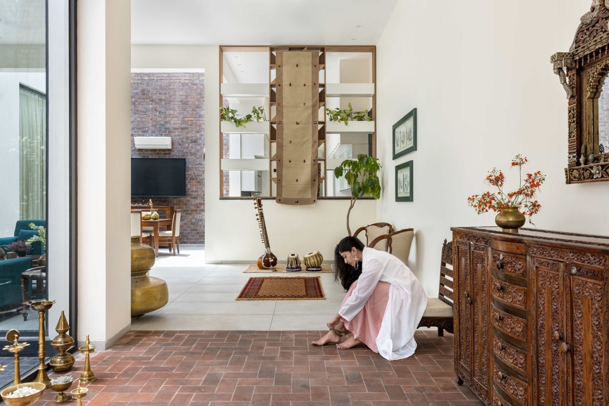 Passage to drawing room of The Brick House by Studio Ardete