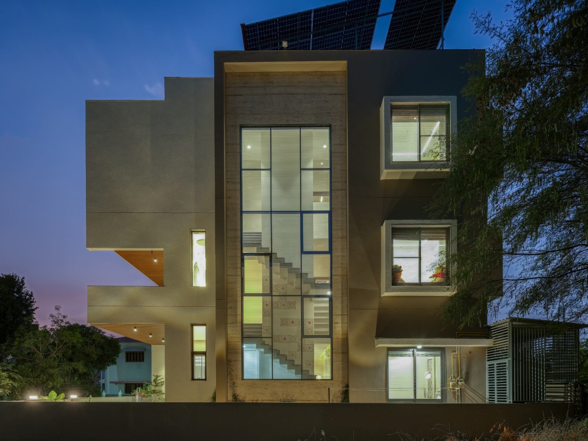 Dusk light exterior view of Frame House by UrbanNest Design Studio