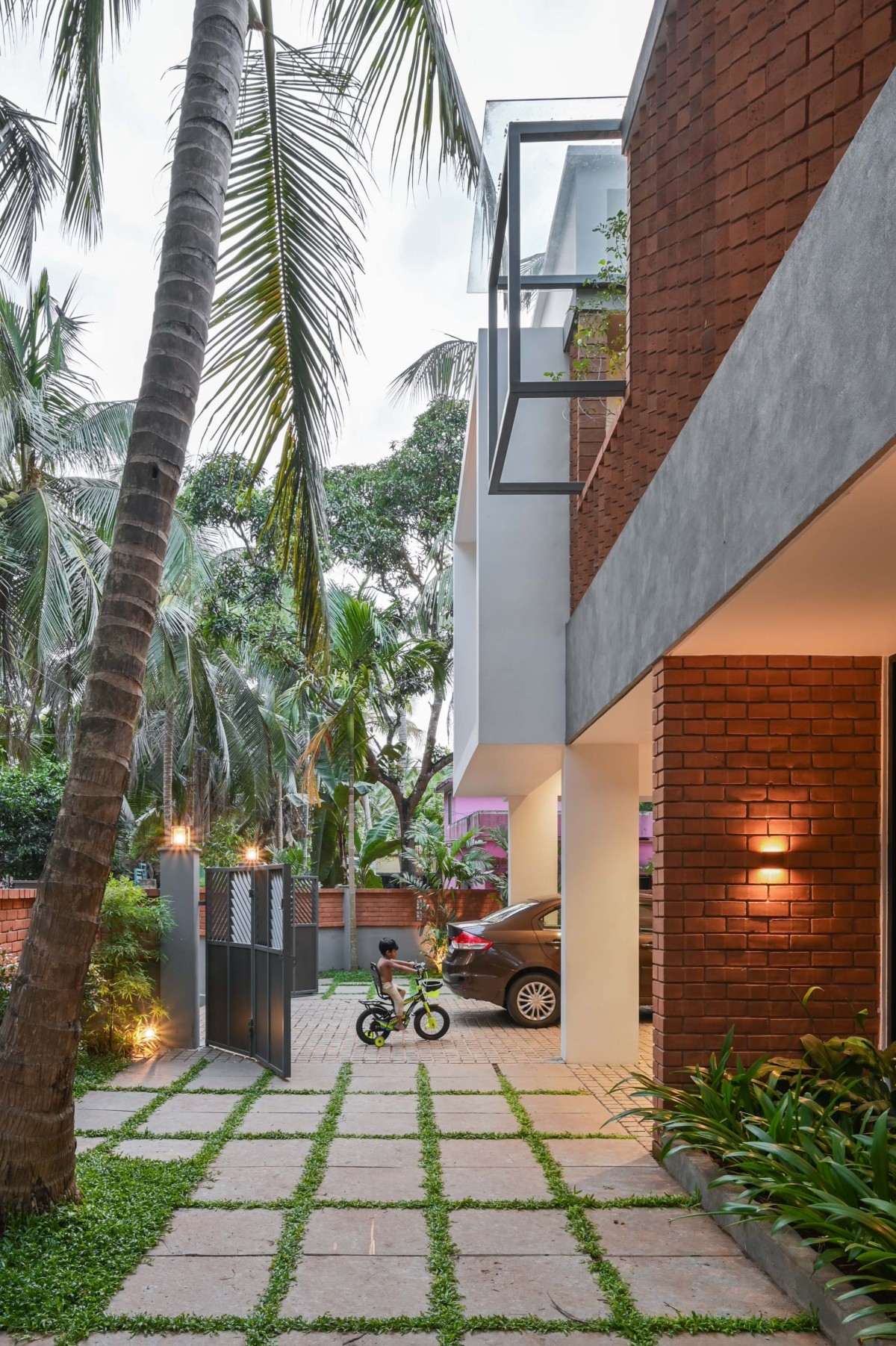 Porch of Brick Screen House by HONEYCOMB Architects