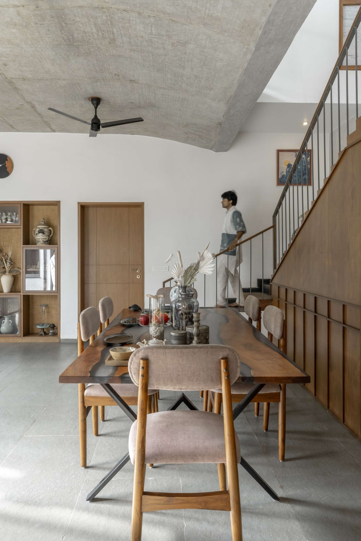 Dining view of the curved ceiling that accentuates stack effect of Billy O’Tea by STO.M.P