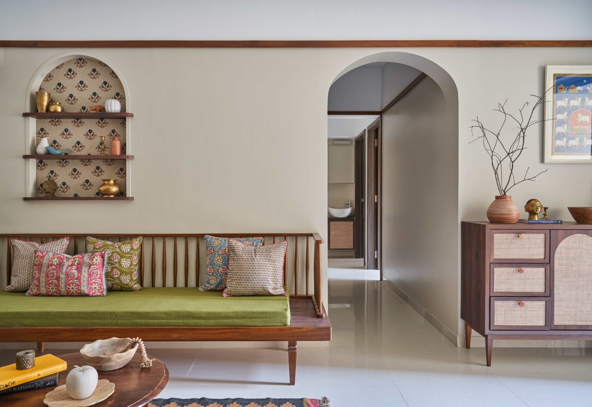 Living room of Kshitija & Rakesh Patil Residence by INI Studio