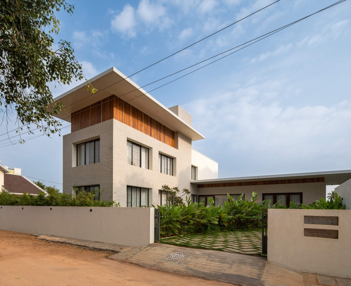 Exterior view of The Modern Pastoral House by Sudaiva Studio