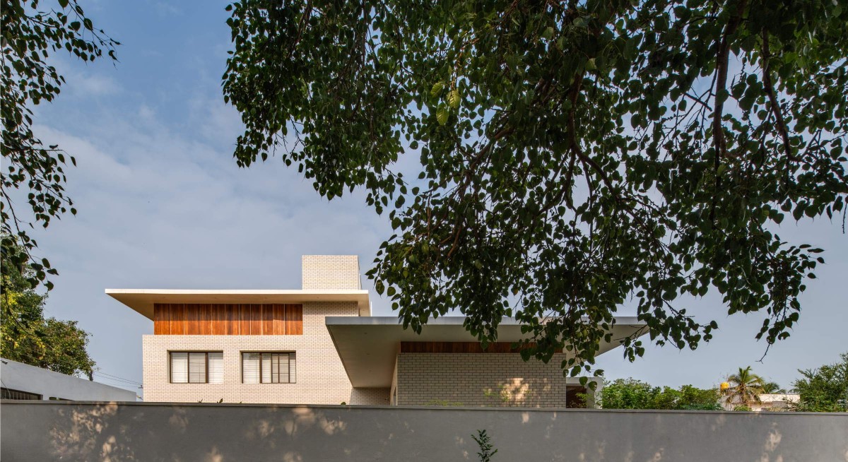 East side view of The Modern Pastoral House by Sudaiva Studio