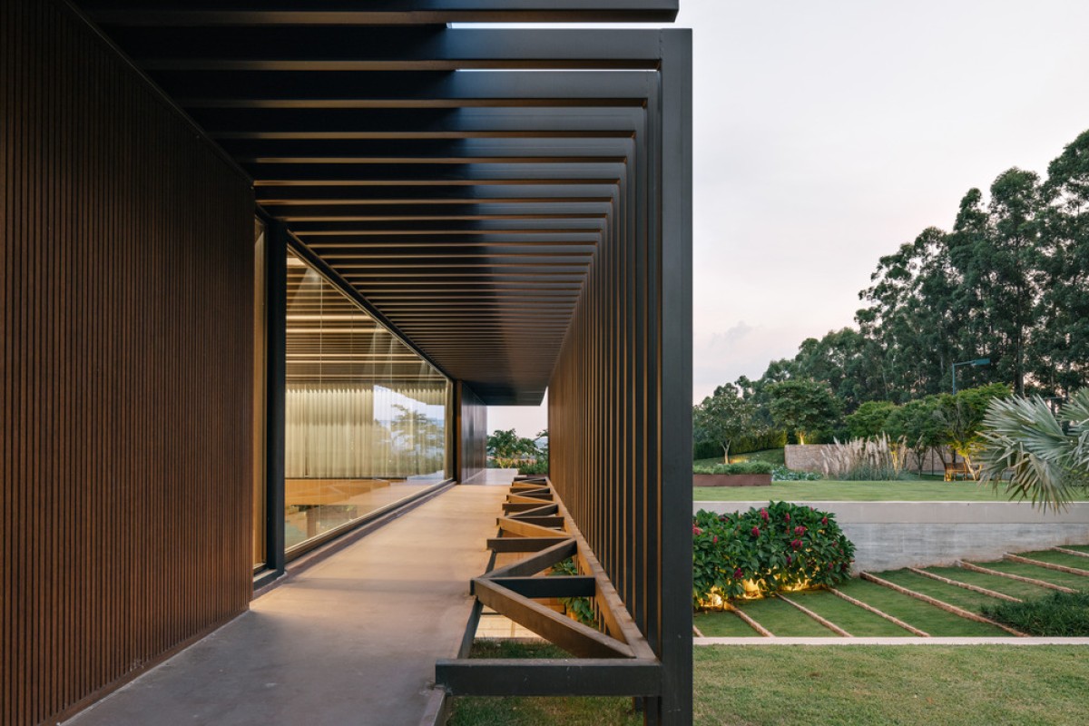 Corridor of Valencia House by Padovani Arquitetos