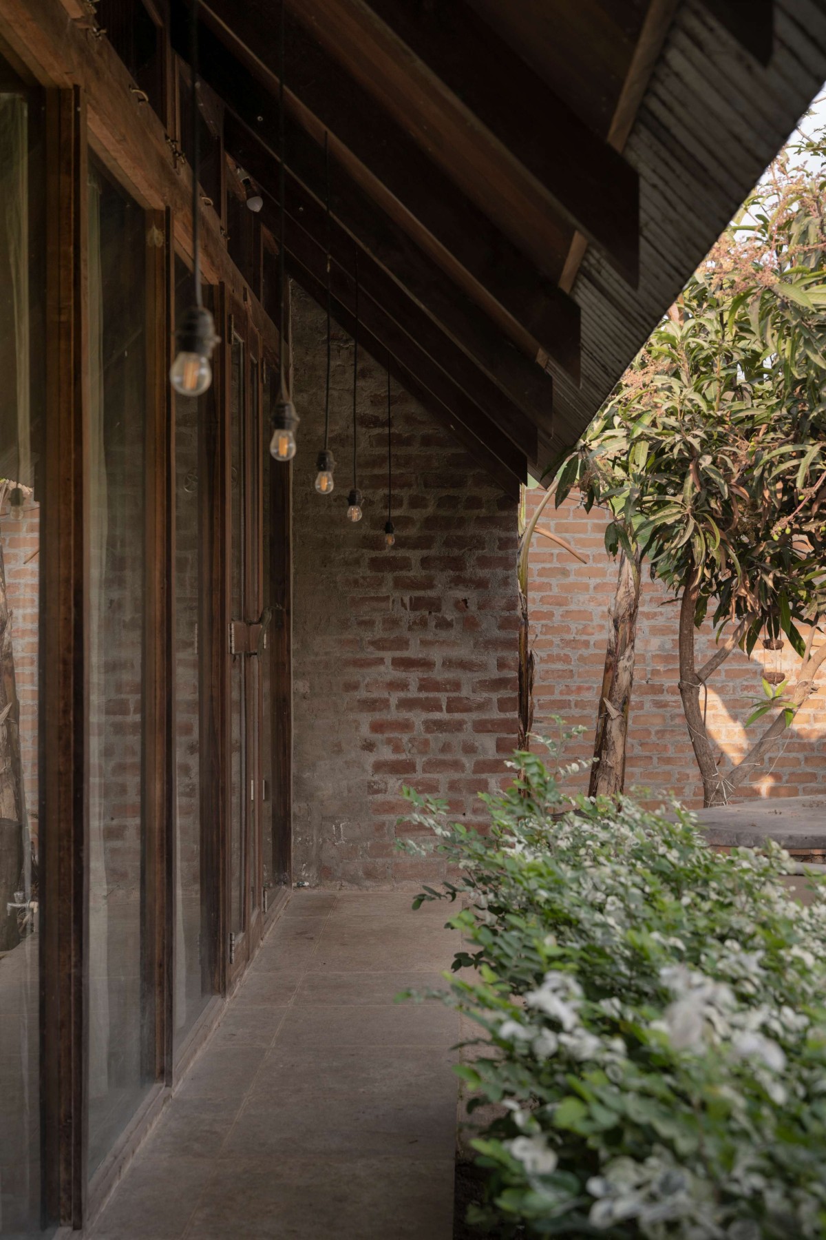 Exterior lobby of Pott House by Kiron Cheerla Architecture Design