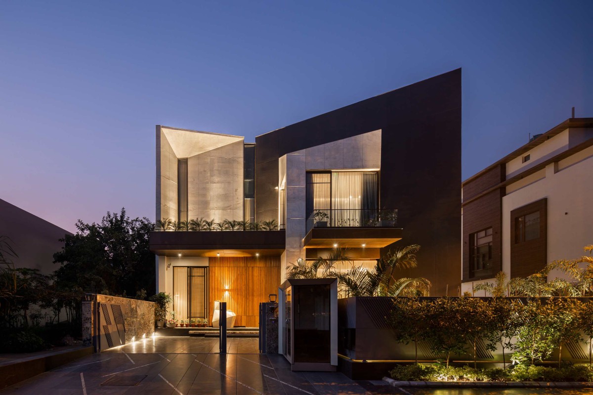 Dusk light exterior view of House 91/4 by Studio Ardete