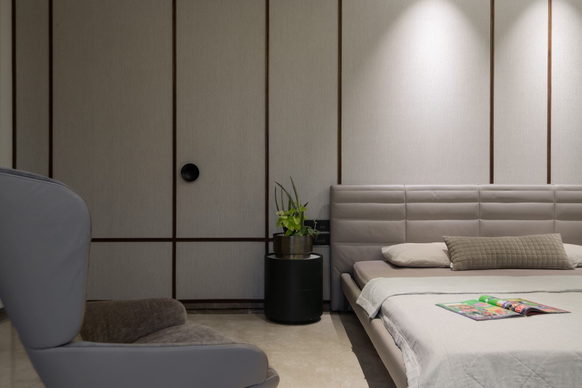 Minimalistic luxurious bedroom of Veera Villa by Keystone Studio