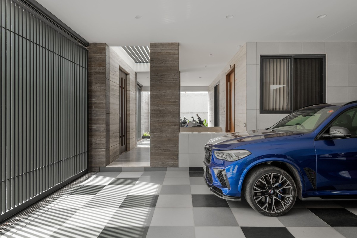 Car parking at Veera Villa by Keystone Studio