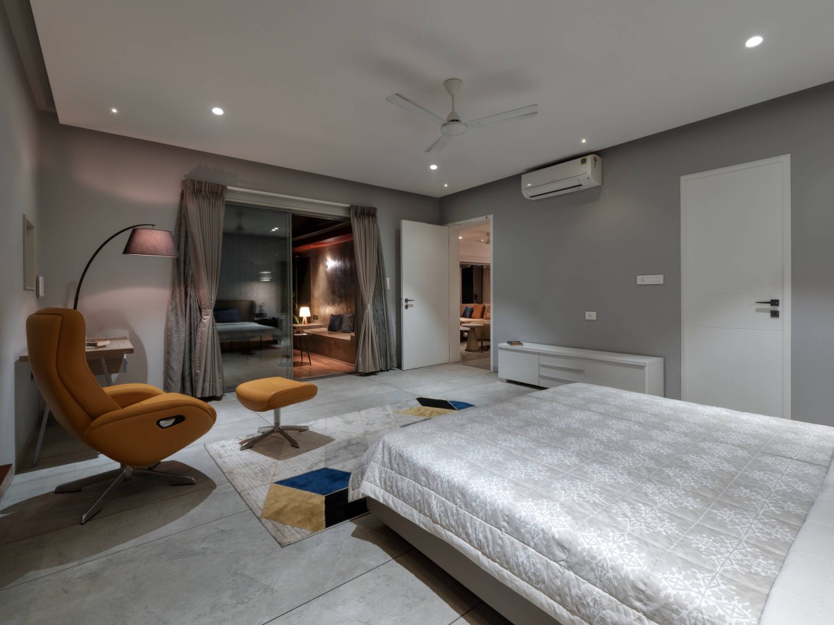 Bedroom of The Urban Lantern by Manthan Architects