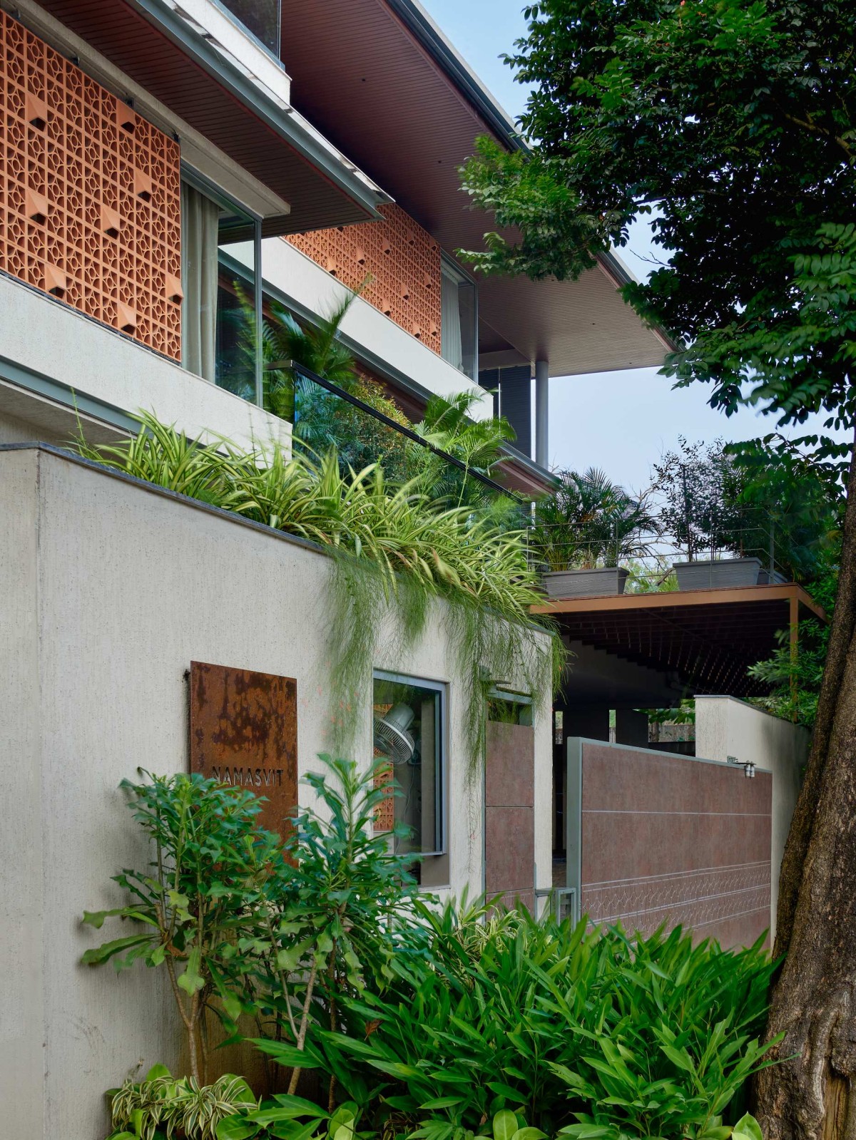 Exterior view of The Urban Lantern by Manthan Architects