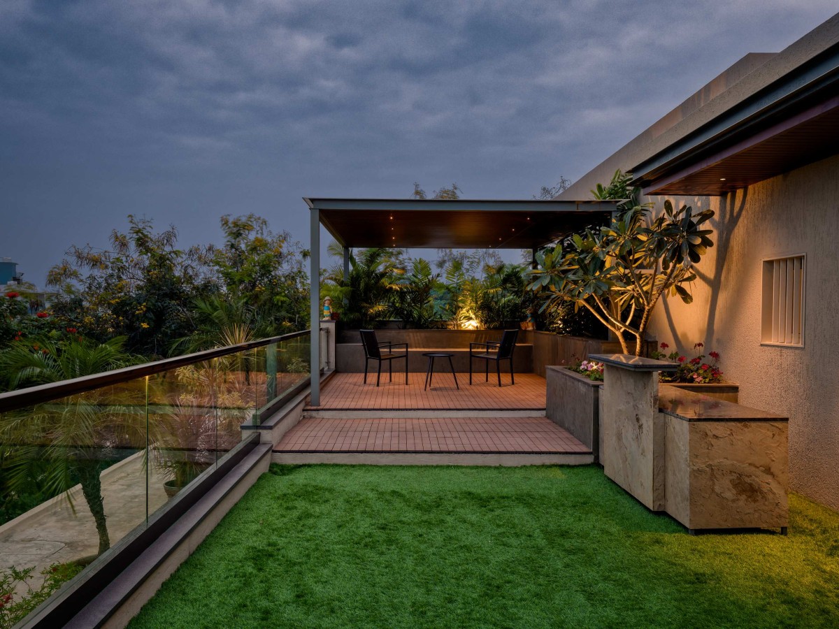 Terrace of The Urban Lantern by Manthan Architects