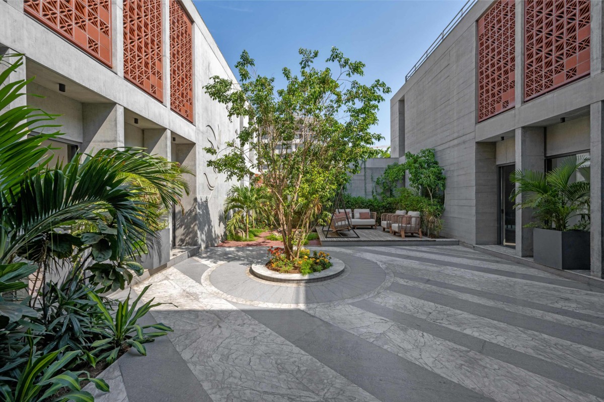 Courtyard of Mehul Patel Residence by Groundwork Architecture