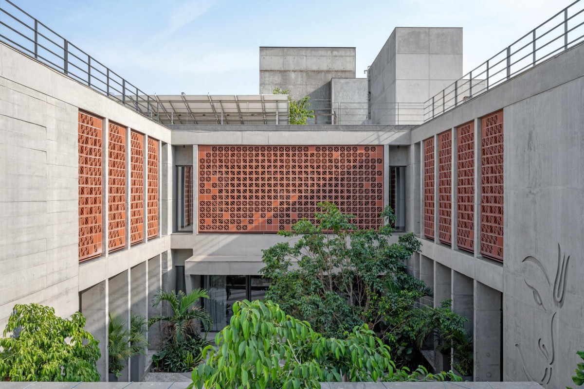 Exterior view of Mehul Patel Residence by Groundwork Architecture