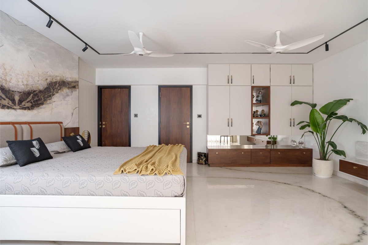 Bedroom 3 of Kedia Bungalow by Plus V Architects