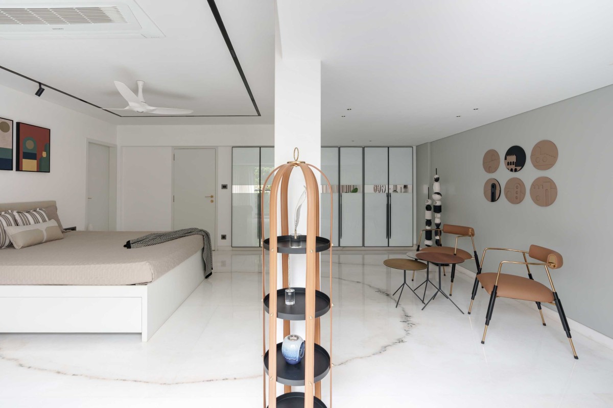 Bedroom 2 of Kedia Bungalow by Plus V Architects