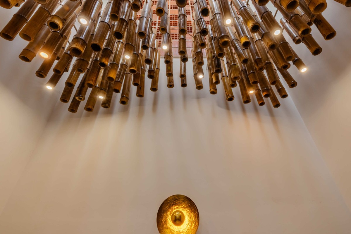 Detailed shot of hanging lights of The Soul {Talks} by Seeders