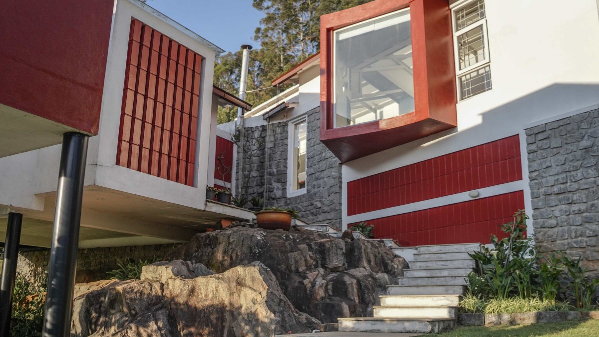 Entrance staircase of Ragunath Farmhouse by Kham Design