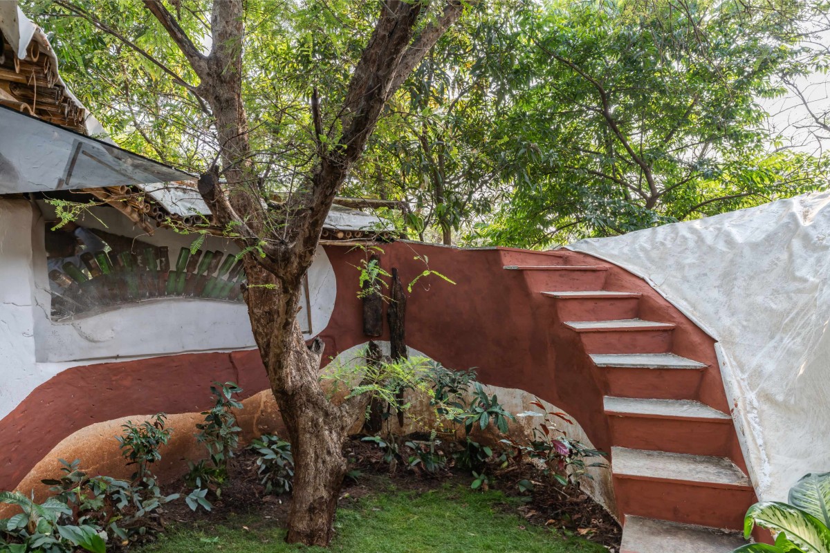 Courtyard of Maativan by Blurring Boundaries