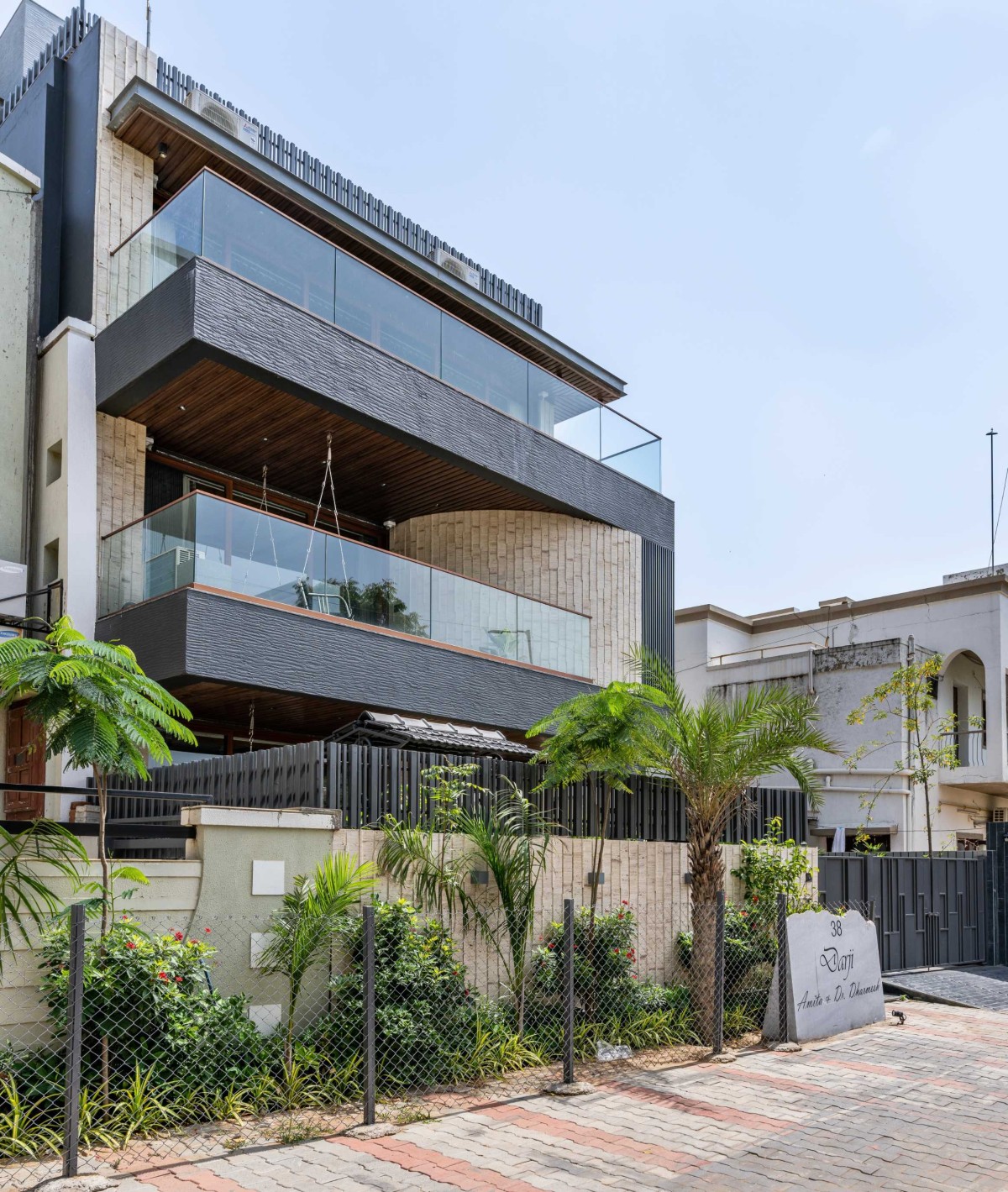 Exterior view of Dr. Dharmesh Darji Villa by Vihar Fadia Architects